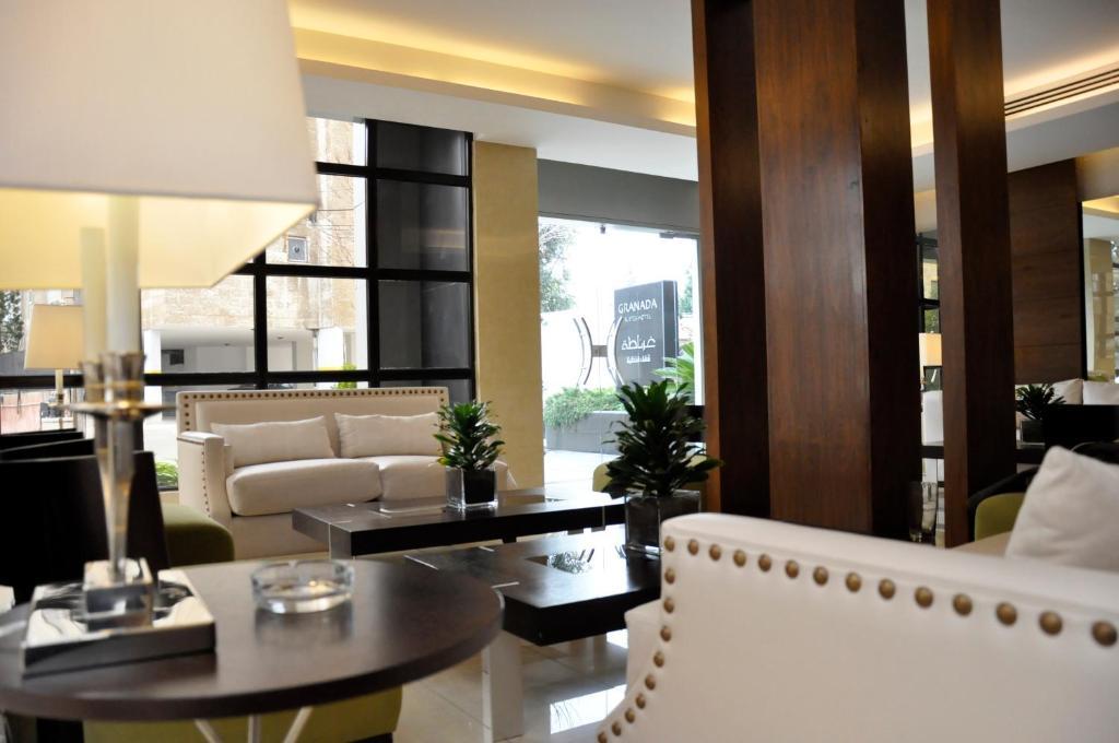 Granada Suites Hotel Amman Buitenkant foto